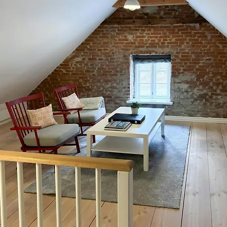 Historic House By Kongeaen And Freedom Bridge *